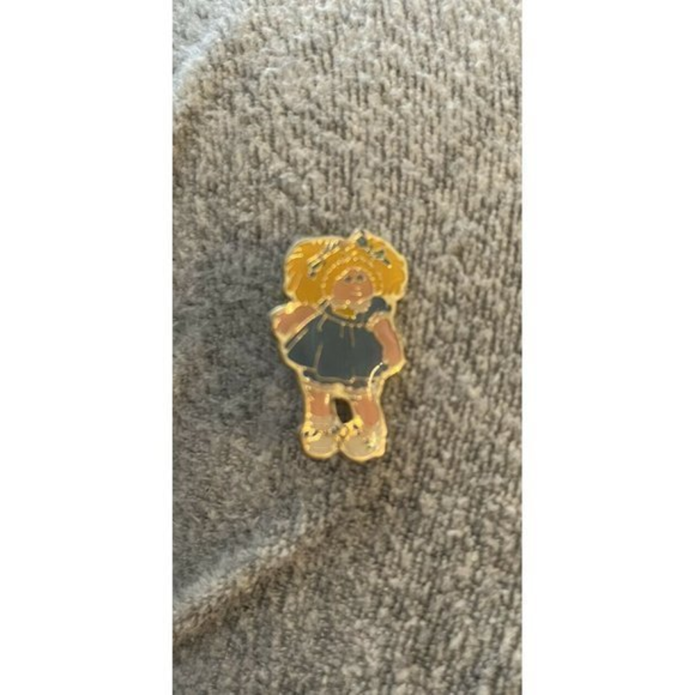 Vintage CABBAGE PATCH KIDS girl Blue dress  Enamel‎ Brooch Pin eldon 1983